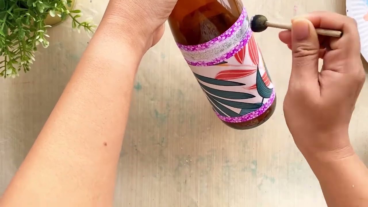 Upcycle Wine Bottle #diy #decoupage #homedecor #upcycle #5mincraft #upcycle #craftangles #hndmd