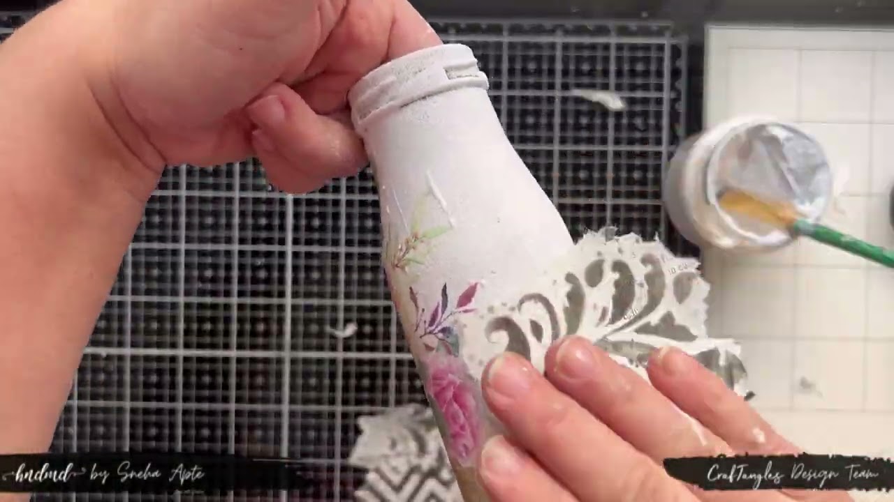 DIY Altered Bottle Art #mixedmedia #hndmd #craftangles #alteredart #diy #5mincraft #trashtotreasure