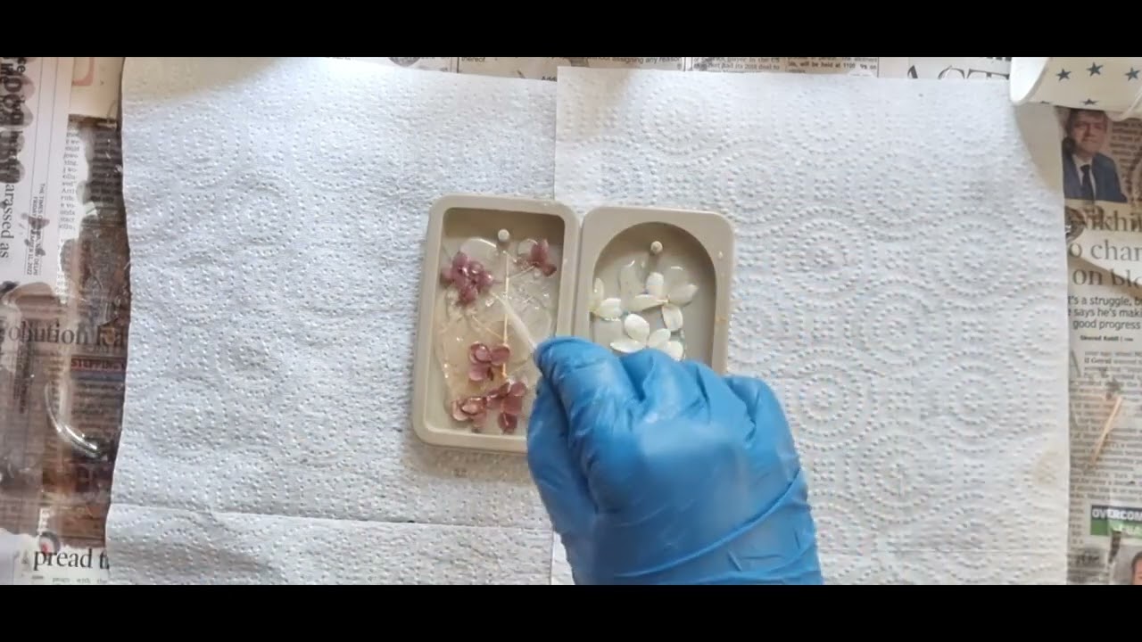 DIY Resin Keychain Tutorial #resinart #resintutorials #resintutorial #craftangles #hndmd #jewellery