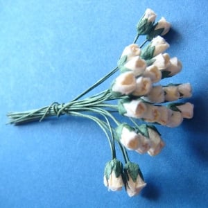 A bunch of Mini Flowers - Cream