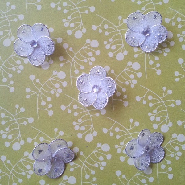 Net Flowers - White CA0047