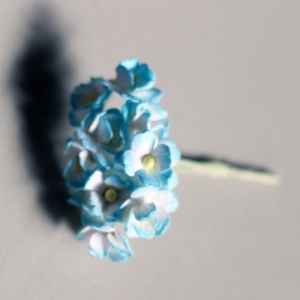 Periwinkles Flowers - White and Baby Blue (Pack of 10 flowers)