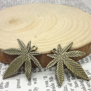 Maple leaf metal Charms - pack of 10